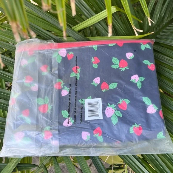 Kate Spade 🍓 - Picture 3 of 5